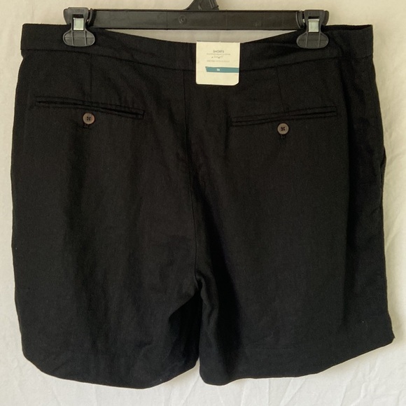 Old Navy Mid-Rise Black Shorts Size 14 - Picture 3 of 7